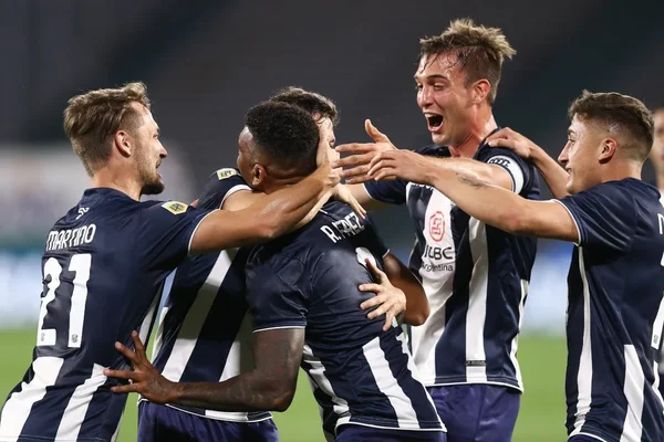 Talleres venció a Estudiantes en Cordoba y es líder junto a Lanús