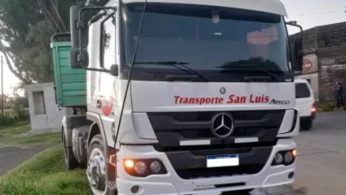 Una motocicleta chocó contra un camión