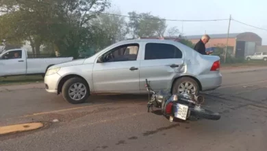 Accidente entre una moto y un automóvil
