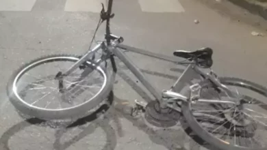 Un joven de 15 años fue embestido en su bicicleta por un automóvil
