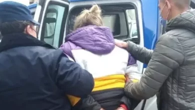 El momento de la detención de los padres del bebé. Foto: Policía de Córdoba.