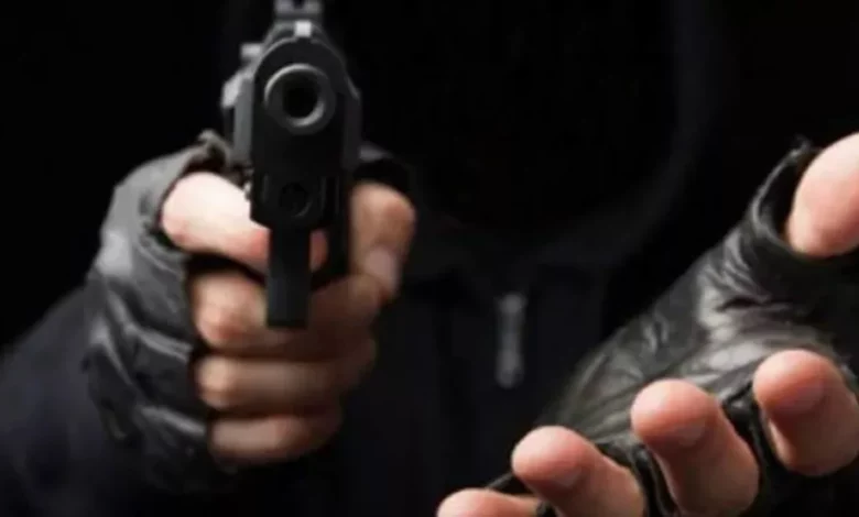 Robaron a una pareja bajo amenaza de arma de fuego