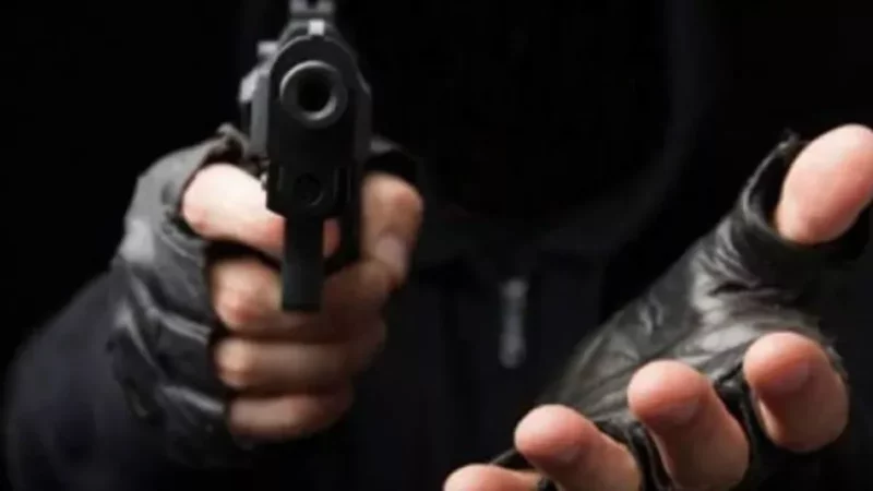 Robaron a una pareja bajo amenaza de arma de fuego