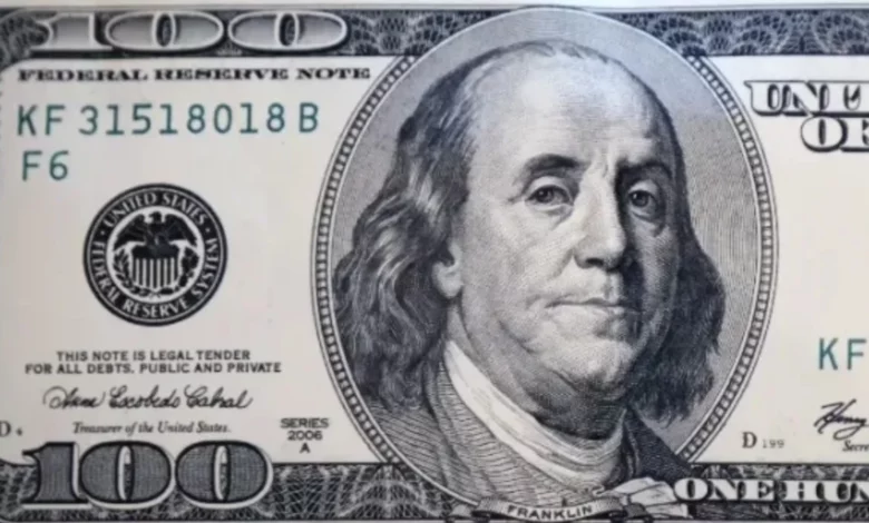El dólar cerró a $357 para la venta