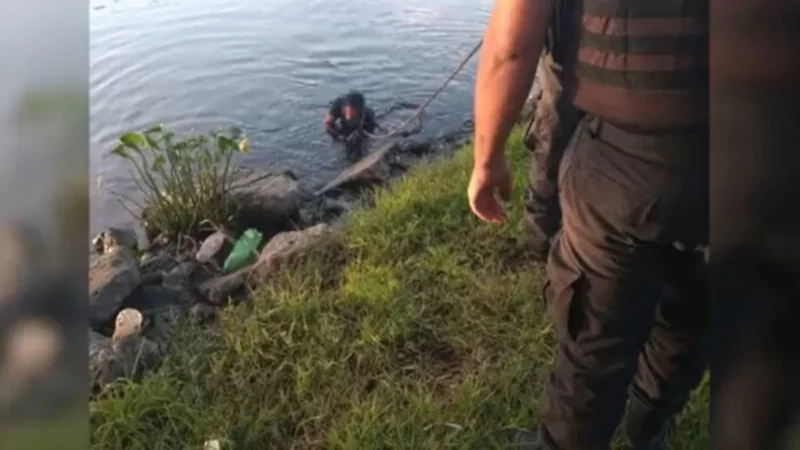 El hombre fue rescatado, detenido e internado.