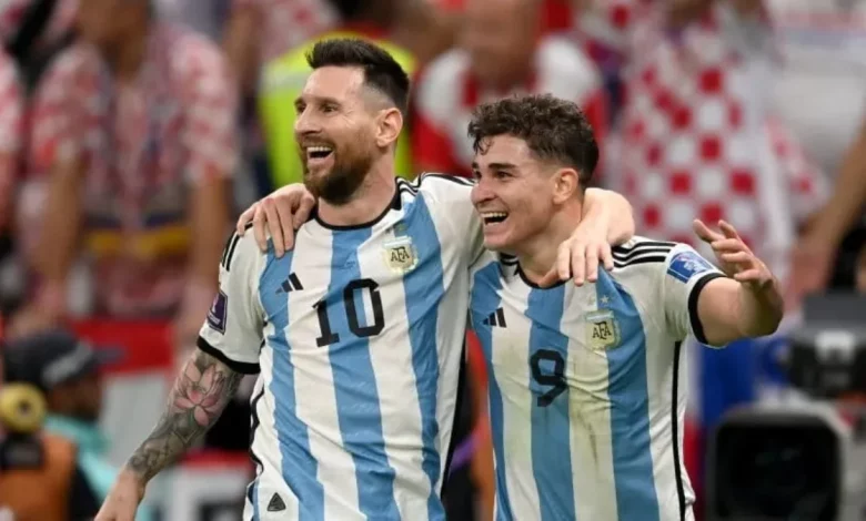 Julián Álvarez: "Ayudar a Messi a ser campeón del Mundo es una satisfacción enorme"