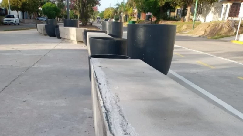 Ramallo: rompen los bancos del Paseo Saludable de Av. Mitre