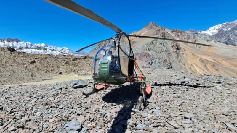 La Aviación de Ejército brindó apoyo en un rescate aéreo en la cordillera de los Andes