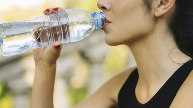 Para no envejecer, es recomendable ingerir agua en cantidad