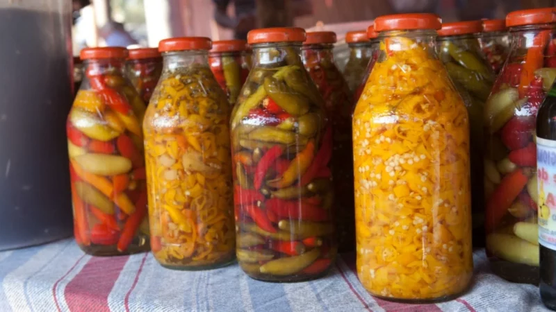 Difunden pautas para la prevención del botulismo y el cuidado de la salud de las personas