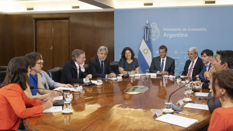 El gobierno lanzó la primera mesa de trabajo de la Agencia Nacional de Cannabis