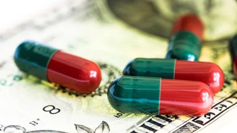 La experiencia colombiana: Abordando el alto costo en salud con políticas y estrategias efectivas.