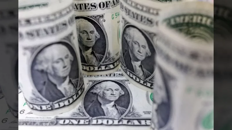 Nuevo récord del dólar blue: Alcanza los $553 y complica la economía.