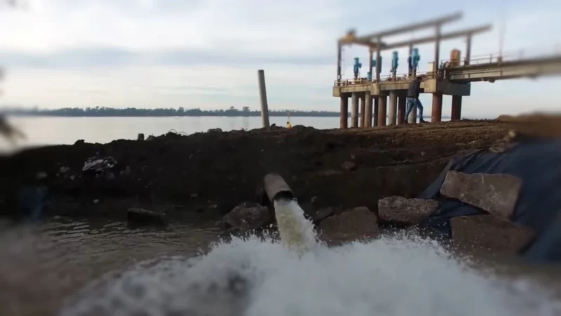 Desague sobre el Río Paraná (Imágen ilustrativa)