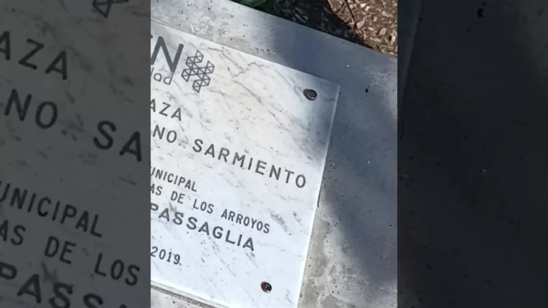 acto del Día del Maestro en la Plaza Sarmiento