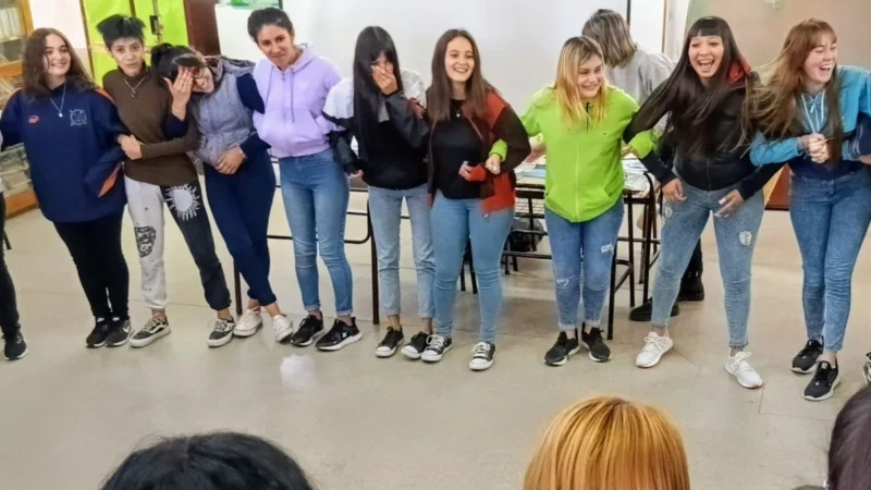 Talleres de gestión menstrual y entrega de copas en escuelas secundarias