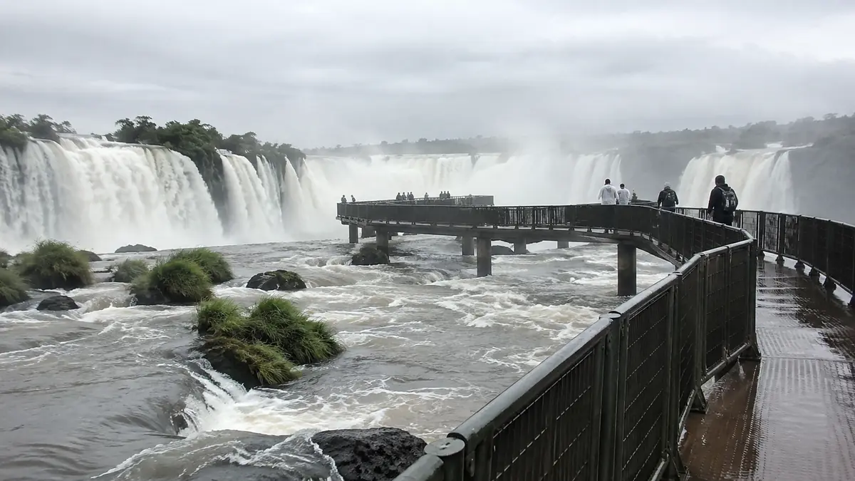 La Garganta del Diablo cerrará desde el 3 de agosto para desmontar y resguardar sus pasarelas. Los demás circuitos del Parque Nacional Iguazú seguirán abiertos.